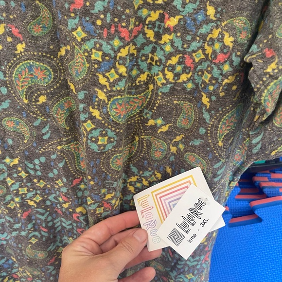 NWT Lularoe Irma 3XL in heathered gray with paisley print - Picture 2 of 3
